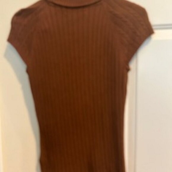 Women's Turtleneck Kasper Size Medium Short Sleeve Brown Ribbed Pattern - Picture 3 of 3